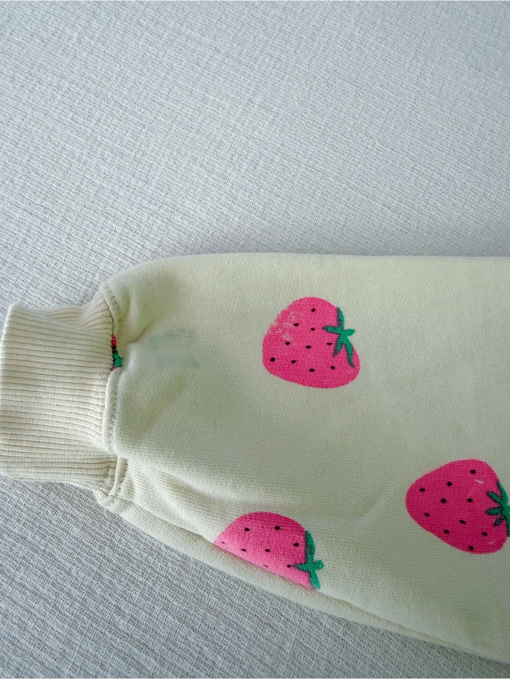 Zara strawberry sweatshirt - Picture 4 of 4